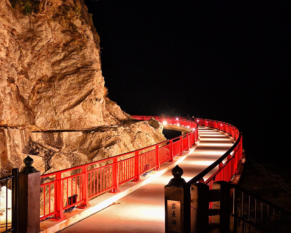 江の島岩屋へ続く岩屋橋